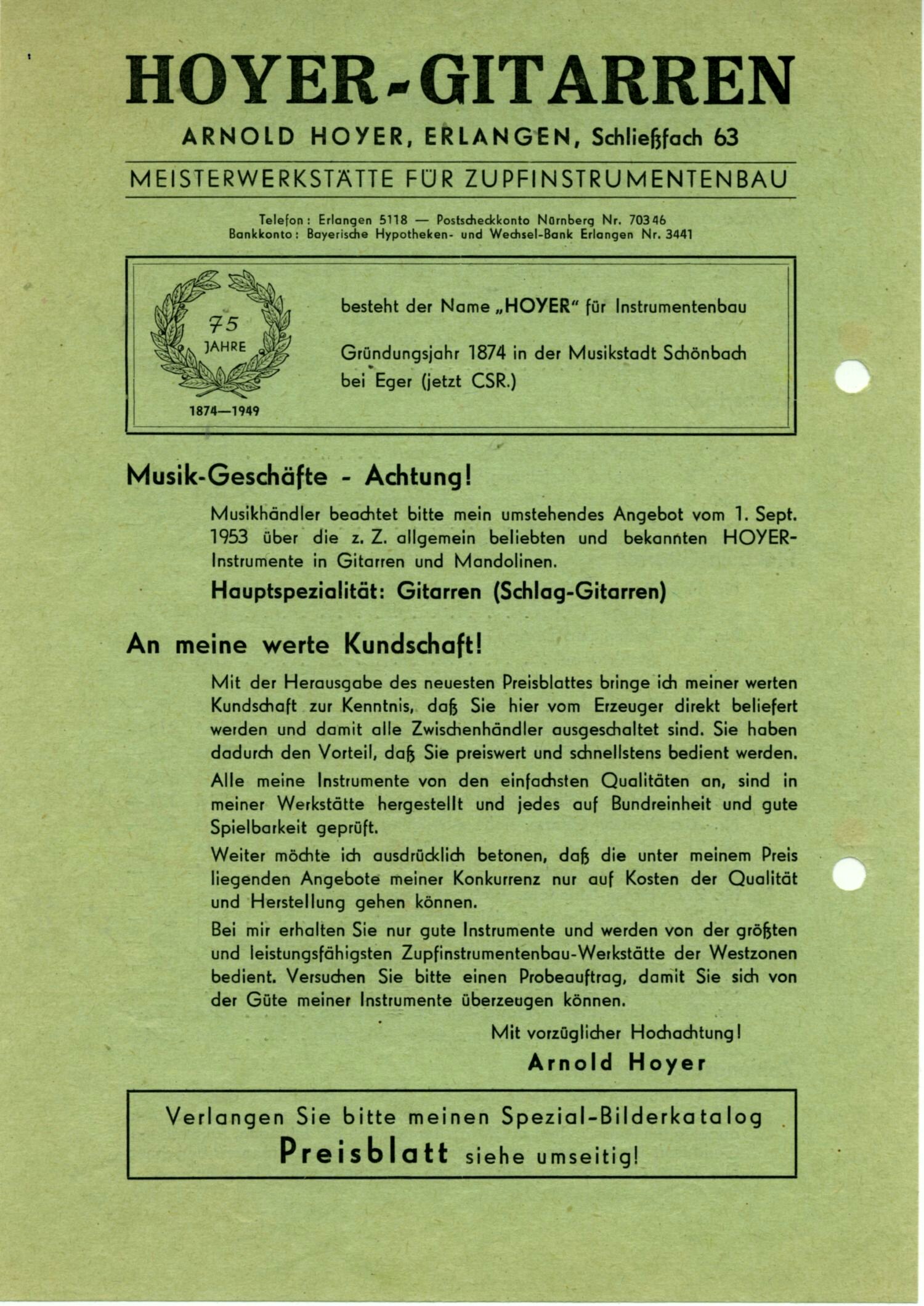 淡い緑の1953年価格表の表紙。Arnold Hoyer in Erlangen の HOYER-GITARREN 見出し、月桂冠バッジ「75 JAHRE 1874–1949」、音楽店と顧客向けの本文と Arnold Hoyer の署名、特別絵カタログと裏面価格表を案内するフッター。