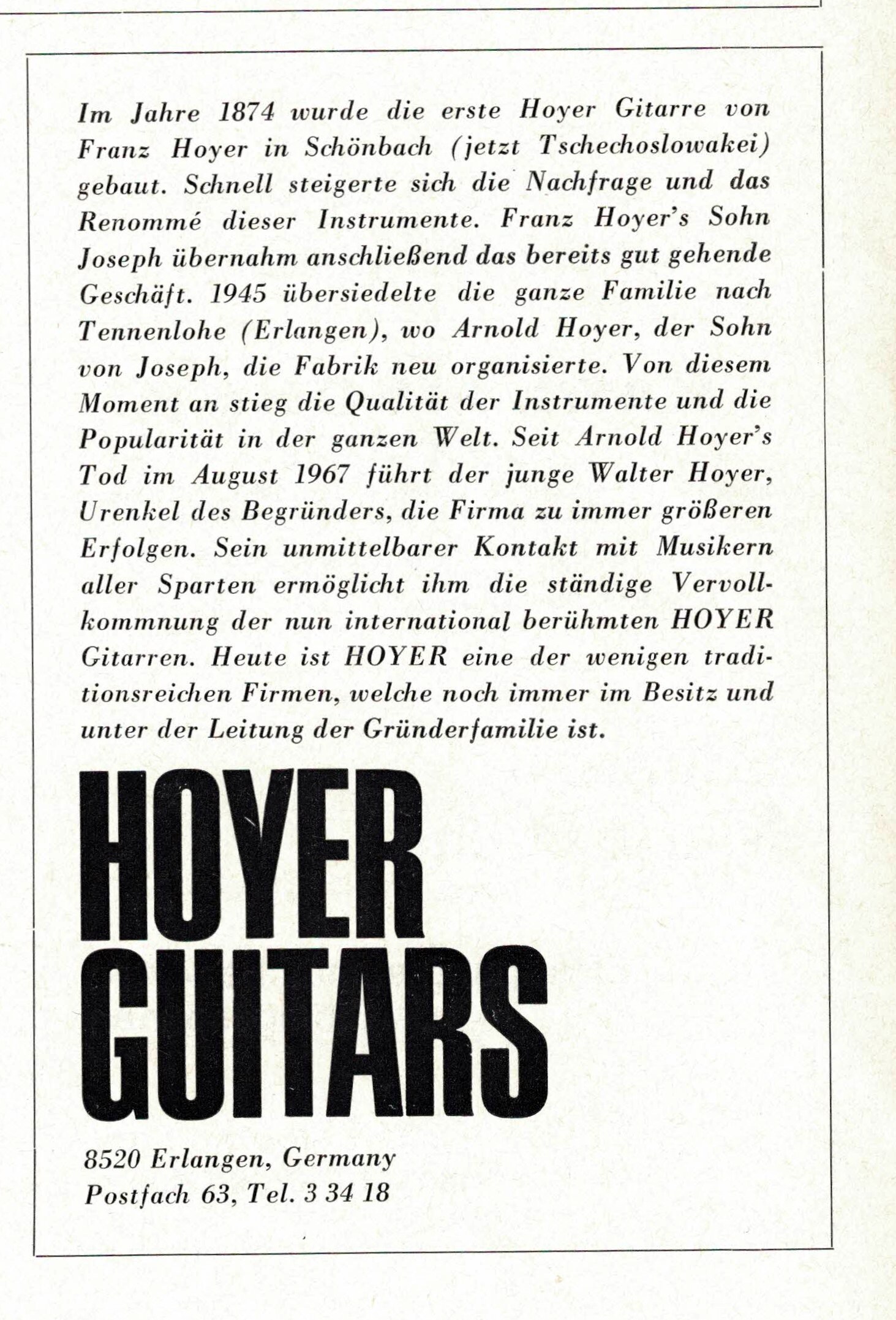 1874年からの Hoyer 家の歴史を語るドイツ語本文の印刷ページ。末尾に大きな太字の HOYER GUITARS ロゴタイプと Erlangen の郵便住所・電話番号。