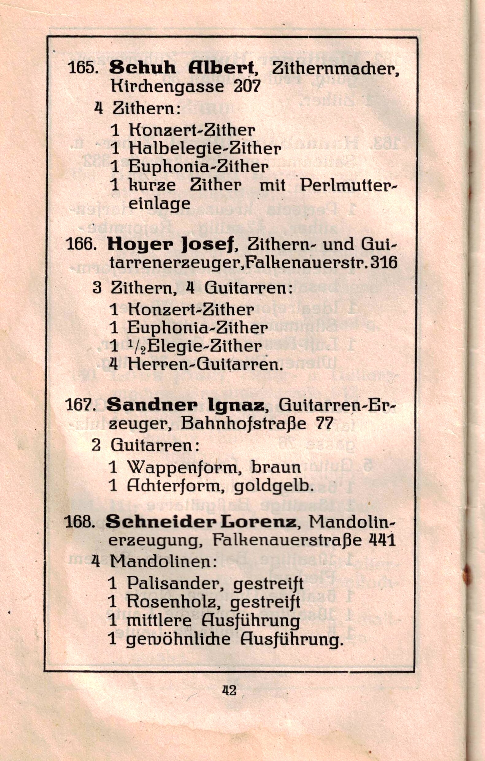 Schönbach の出展者を列挙するカタログ42ページ。Falkenauerstraße 316 のツィター・ギター製作者 Hoyer Josef の出品番号166、ツィター3本と紳士用ギター4本など。